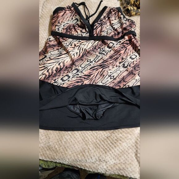 Elegant Black and Cream One Piece Swimwear 2X - Picture 1 of 11